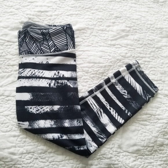 lululemon athletica Pants - Lululemon | Shady Palms Wunder Under Crop II